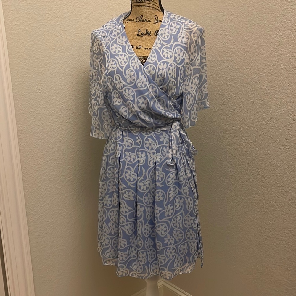 DVS katina  silk wrap dress up. Absolutely beautiful dress does run a tad small